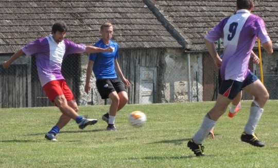 070-semifinale-skz-radlice-vs.-fc-medove---novas-naprahuje-a-vedeme-1-0.jpg